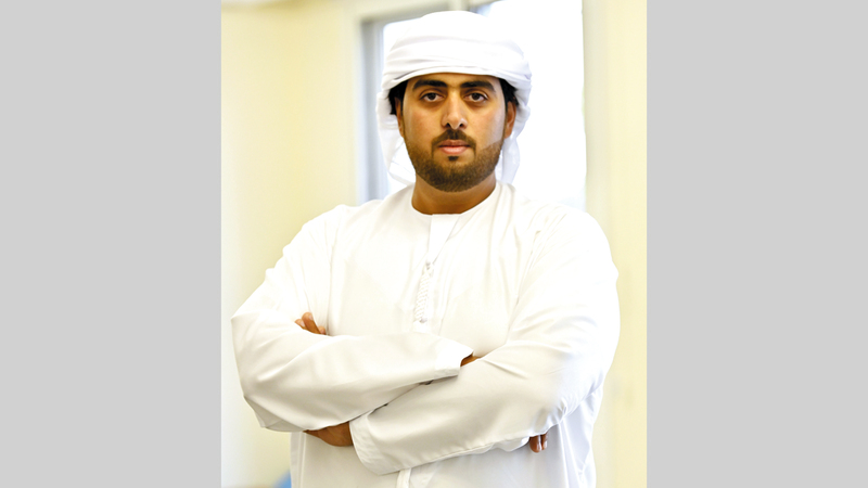 الشامسي كان في رحلة صيد عندما وجد البحارة يسبحون في عرض البحر. ■تصوير: يوسف الهرمودي