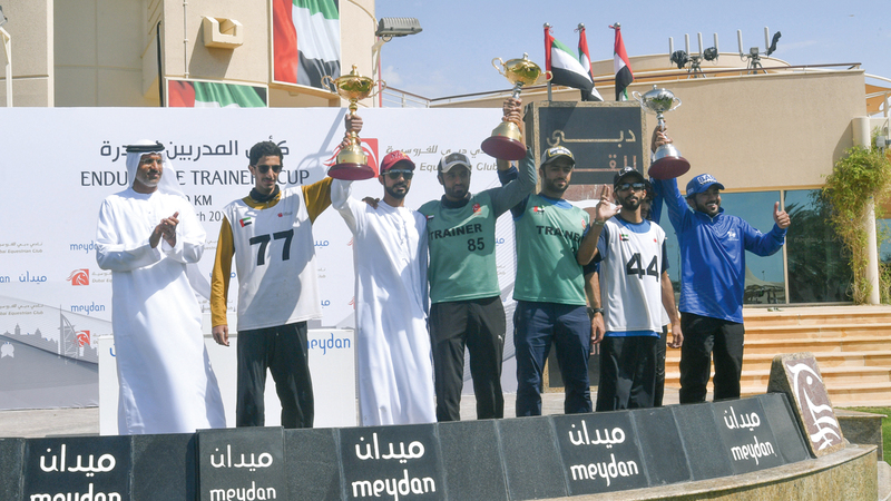 جانب من تتويج الفائزين في سباق أمس. تصوير: مصطفى قاسمي