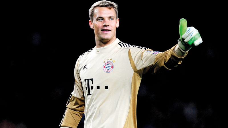 نيوير يلعب دوراً محورياً في إنجاح مسعى بايرن ميونيخ لدعم موظفي النادي.■أ.ف.ب