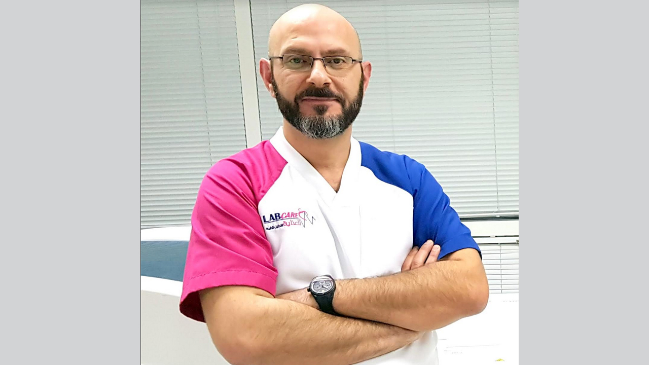 أخصائي علم الأمراض المعدية والمناعة، ومدير مختبر العناية الطبي، الدكتور جهاد سعادة