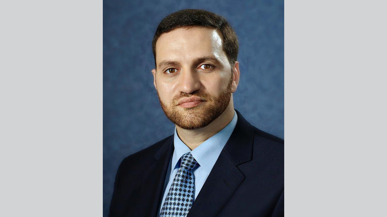 الدكتور حسام التتري: على الجميع الانتباه إلى احتمال انتقال فيروس «كورونا» من عمال المطعم