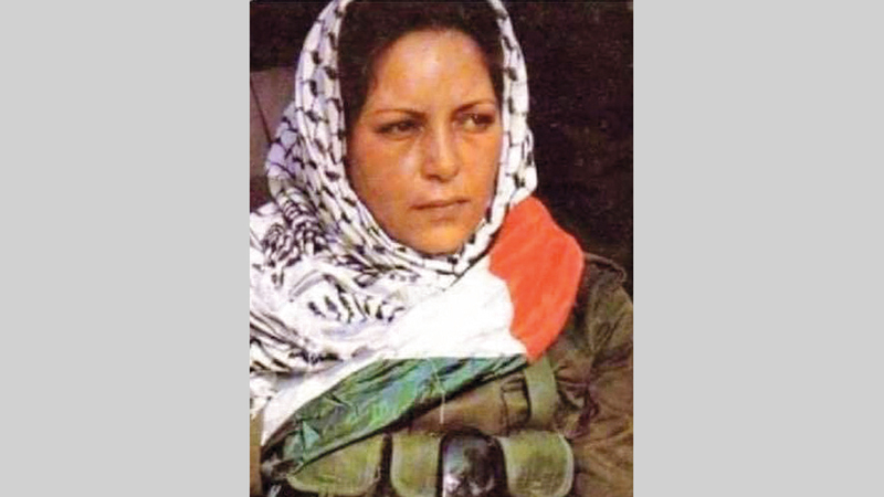 شاركت هلسا في بداية دخولها المجال العام في متابعة الأنشطة التثقيفية للحزب الشيوعي ثم تأثرت بـ«الناصرية» والفكر القومي العربي. 	■ أرشيفية