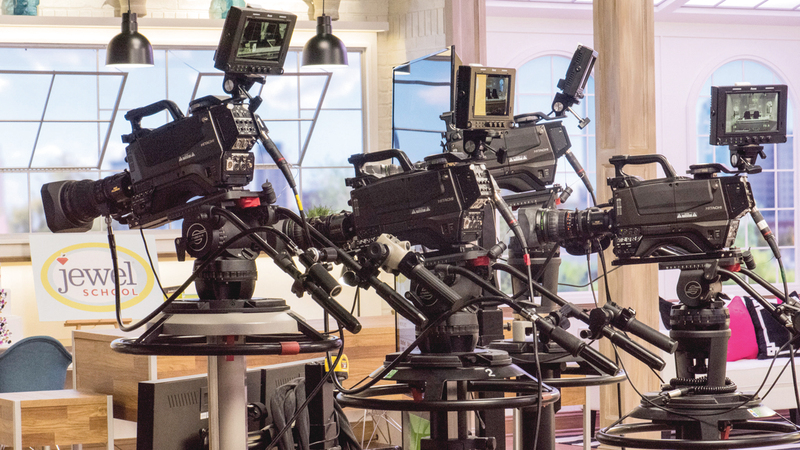 حالة إرباك كبيرة سببها فيروس «كورونا» ما أدى إلى توقف تصوير معظم المسلسلات لفترات مختلفة. ■أرشيفية