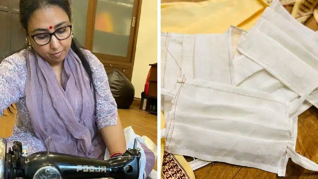 زوجة الوزير الهندي خلال حياكة الأقنعة الواقية.