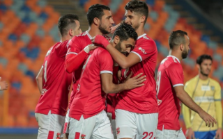 الصورة: بالفيديو.. نجم الأهلي يغني "بنت الجيران" في الحجر المنزل.. والرد مفاجأة