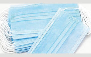 الصورة: مستهلكون: كمامات مجهولة المصدر.. وأسعار مرتفعة دون فواتير