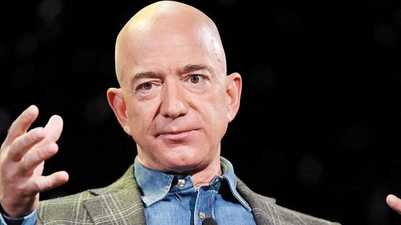 بيزوس تعرض لانتقادات من أعضاء في الكونغرس بسبب عدم قيام شركته بما يكفي لحماية عمال المستودعات. ■ أرشيفية