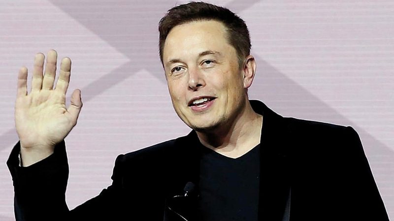 إيلون ماسك رفض في البداية التوقف عن العمل وقبول الحجر الصحي. ■ أرشيفية