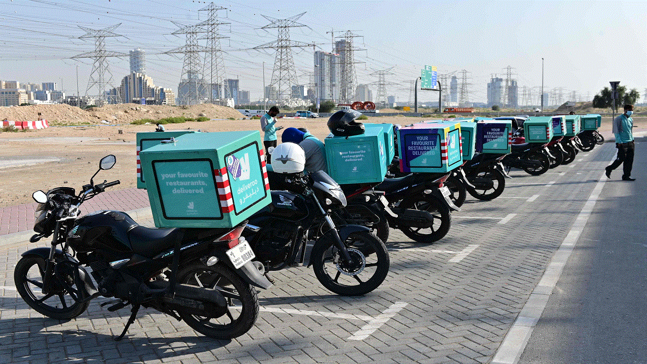 خدمات التوصيل تعمل على مدار الساعة مع تأخير بسيط.