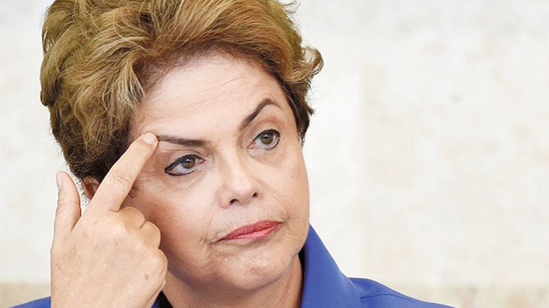 ديلما روسيف بكت بعد أن كشفت لجنة تقصي حقائق عن اغتيالات ممنهجة وعمليات تعذيب زمن الدكتاتوريات.  	  أرشيفية