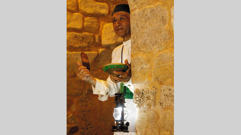 مهنة المسحراتي تعد من أبرز المهن الرمضانية وأكثرها شعبية. ■ أرشيفية ■ رويترز