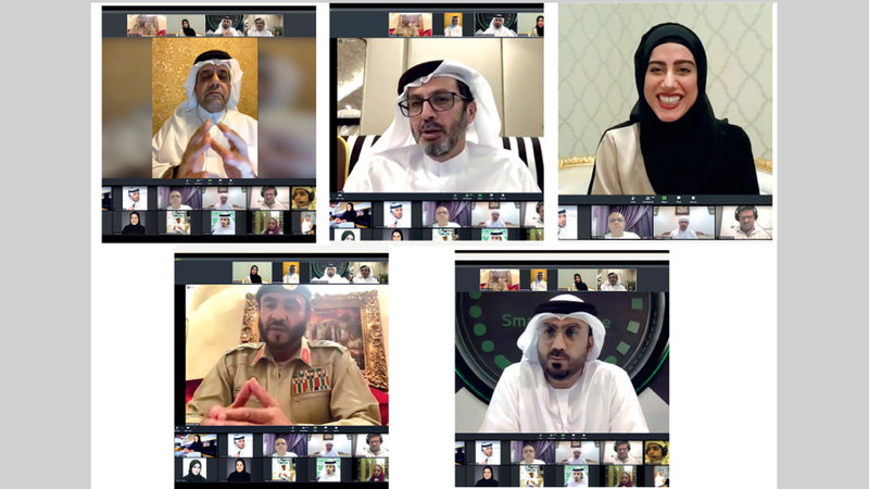 المشاركون في الحلقة النقاشية تحدثوا عن أهمية التطوع في مواجهة التحديات. ■من المصدر