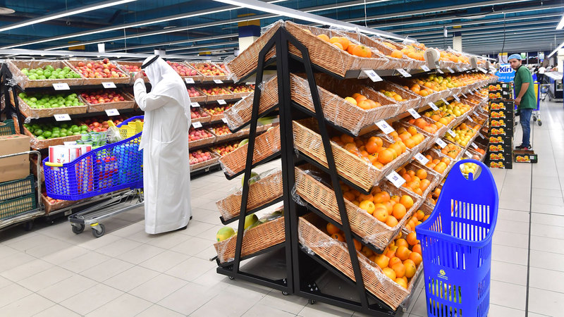 هناك حاجة لوجود العاملين بشكل فعلي داخل منافذ البيع.   تصوير: باتريك كاستيلو