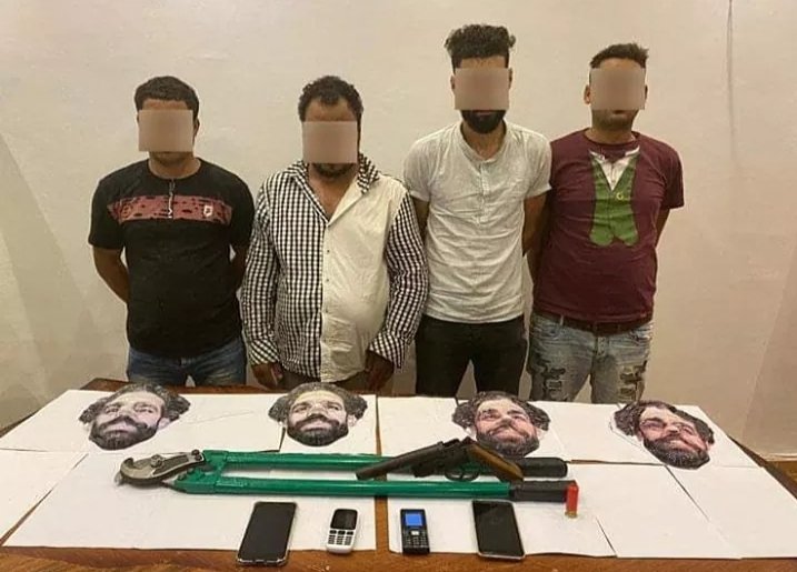 التشكيل العصابي وامامهم أقنعة محمد صلاح