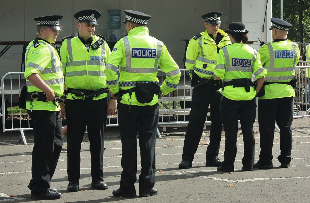 الشرطة البريطانية قلقة من هجمات البصق والعض في زمن كورونا 