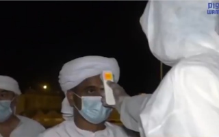 بالفيديو.. الإمارات تسهل عودة 100 من الرعايا اليمنيين إلى بلادهم