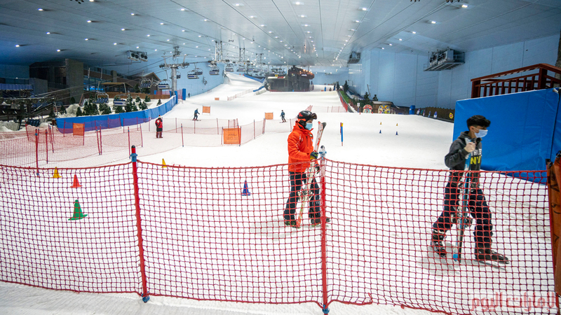 يعود الناس إلى الحياة في وضح النهار، وإلى أشعة الشمس التي افتقدوها لأسابيع طويلة. وتعود الروح إلى الشوارع والأماكن العامة، لأن الحياة تظل دائماً أقوى.. وتنتصر على كل وباء.