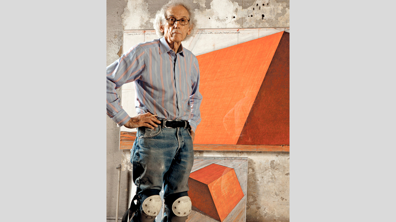 كريستو ابتكر نوعاً فنياً جديداً عُرف بـ«تغليف المساحات بالقماش». أرشيفية