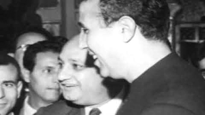 المذيع أحمد سعيد مع زعيم الثورة الجزائرية أحمد بن بيلا.  أرشيفية