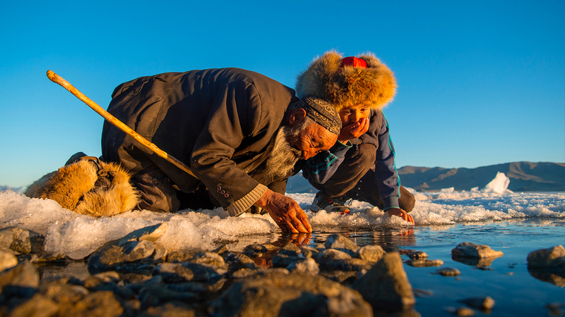 الصورة الفائزة بالمركز الخامس في &laquo;المحور الرئيس&raquo; للمصوّر الإماراتي يوسف بن شكر الزعابي.