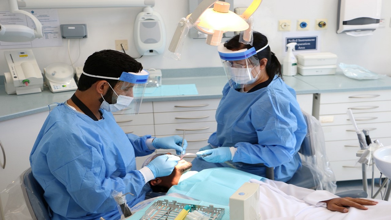 صحة دبي" تقر ضوابط لتقديم خدمات الأسنان خلال جائحة كوفيد-19