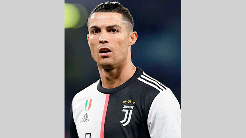 الجمهور متشوّق لمتابعة النجم البرتغالي رونالدو. ■ أ.ف.ب