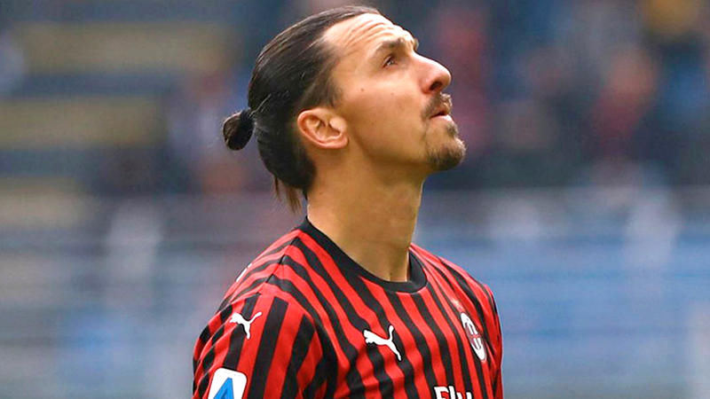 إبراهيموفيتش يعاني إصابة عضلية. ■ أ.ف.ب