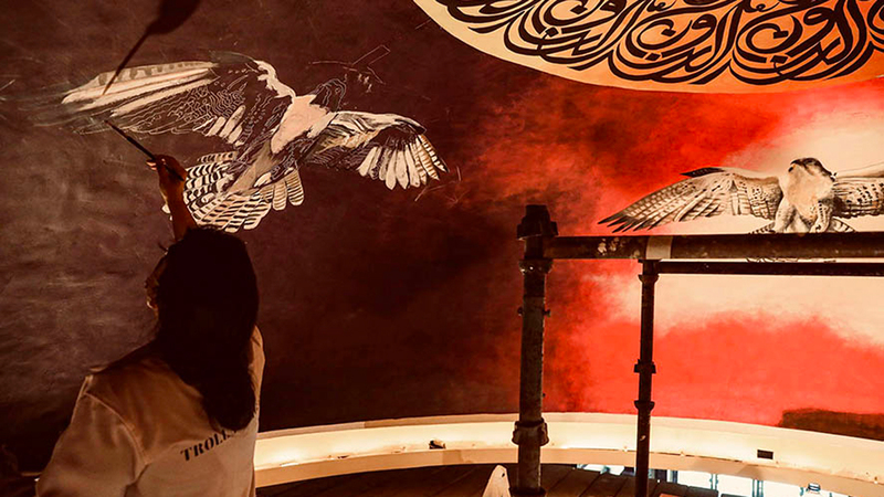 أماليا بالجافلة ترسم  جداريتها «النور». من المصدر