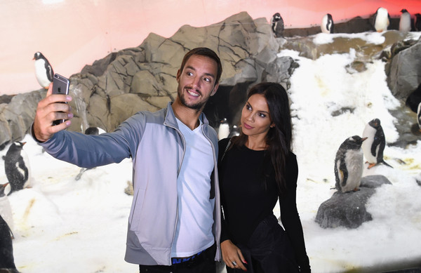 لاعب التنس الصربي فيكتوري ترويكي وزوجته أصيبا بالفيروس بسبب البطولة المصغرة التي نظمها ديوكوفيتش.