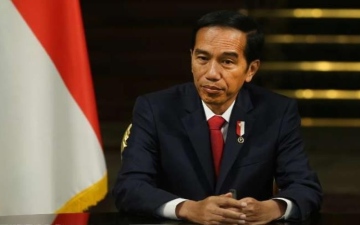 الصورة: رئيس إندونيسيا يدعو شعبه للحفاظ على فن الباتيك وتطويره