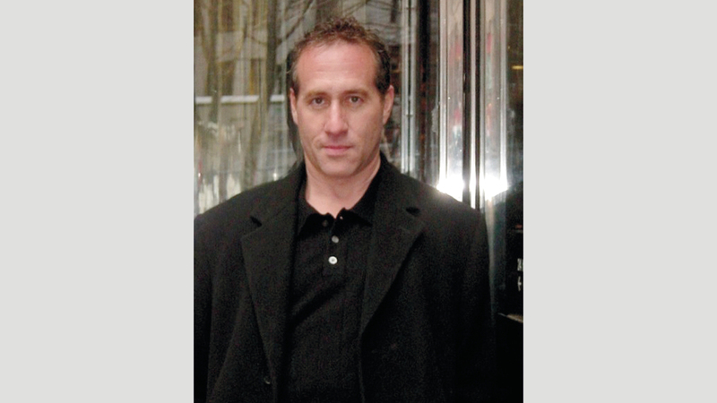 الكاتب الأميركي جوزيف فايندر. من المصدر