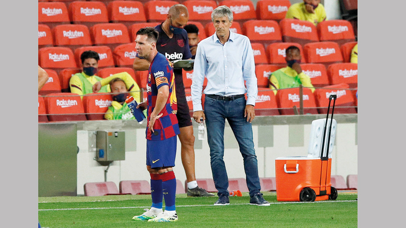 أنباء عن تردي العلاقة بين اللاعبين بقيادة ميسي والمدرب سيتيين. رويترز