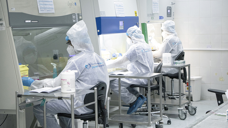 الكادر الطبي يعمل بمعنويات مرتفعة في مواجهة «كورونا».  أرشيفية