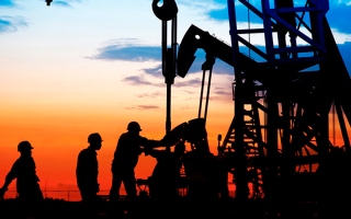 ارتفاع حالات «كورونا» في أميركا يهبط بأسعار النفط