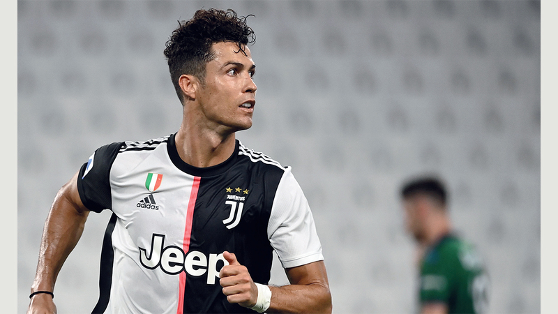 رونالدو يعزّز أرقامه القياسية ويقترب مع يوفنتوس من التتويج بالدوري الإيطالي للموسم التاسع على التوالي. أ.ف.ب