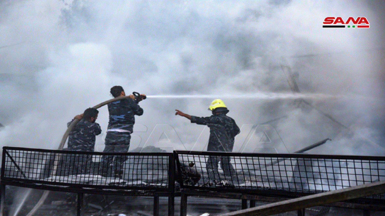 الحريق اندلع في محيط جمعية حفظ النعمة الخيرية بباب مصلى، ضمن خزان للوقود المنزلي.   سانا
