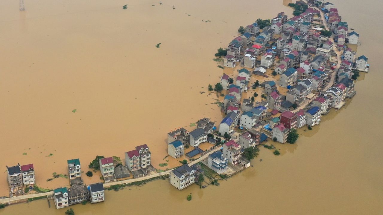 مياه أطول نهر في الصين بلغت مياهه ثالث أعلى منسوب في تاريخ ووهان  التي تعد 11 مليون نسمة