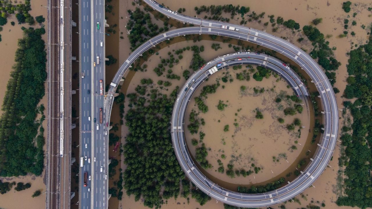 مدينة ووهان تراقب بقلق ارتفاع منسوب مياه نهر يانغتسي