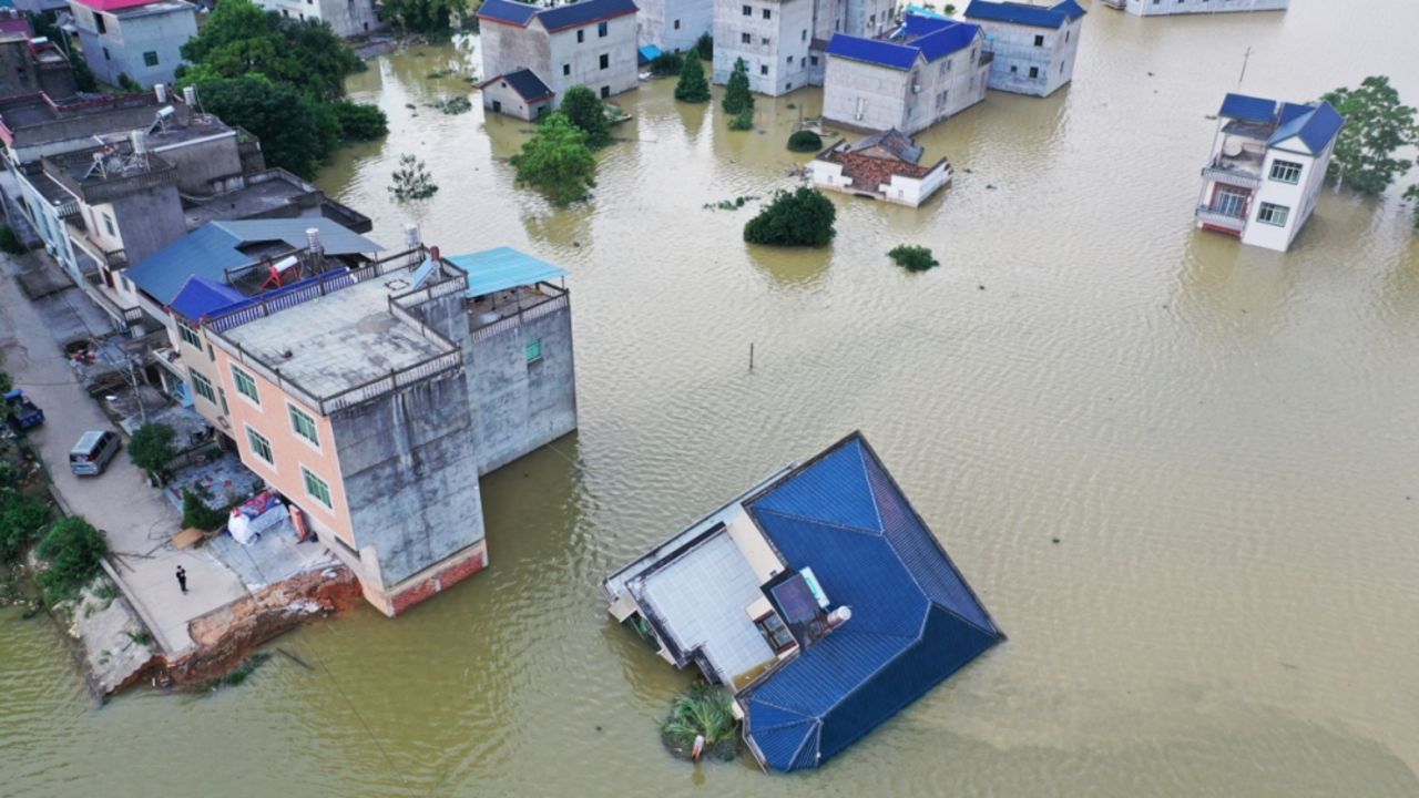 الرئيس الصيني: البلاد "دخلت مرحلة حساسة في ضبط الفيضانات