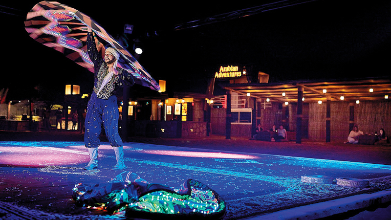 التنّورة من العروض التي تمتع زوار مخيم «المغامرات العربية» الصحراوي. من المصدر