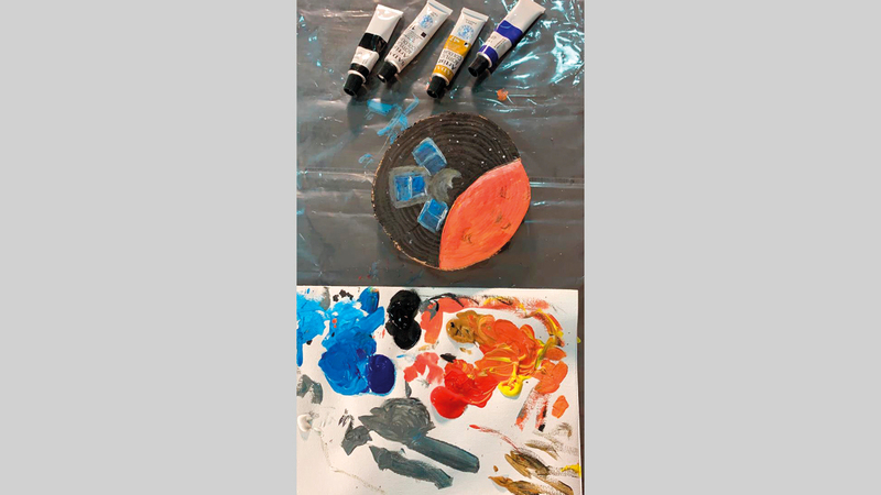 أبدع الأطفال في تصميم أعمال فنية برزت تعلقهم بالمسبار. من المصدر