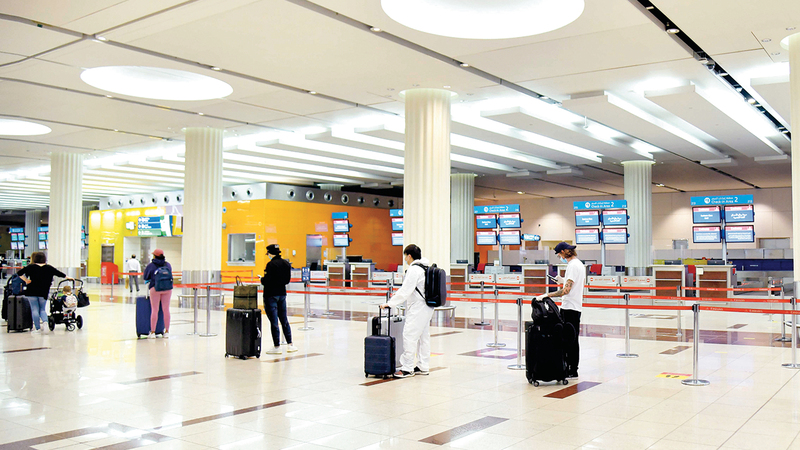 وثيقة التأمين أصبحت تراعي متطلبات السفر الجديدة المرتبطة بتفشي «كورونا». أرشيفية