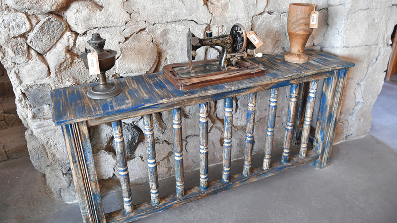 يوفر المكان بمقتنياته فرصة للمواطنين والمقيمين للعودة إلى الزمن الماضي بتراثه وأدواته ومتعلقاته. تصوير: مصطفى القاسمي