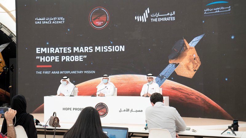 خلال المؤتمر الصحافي الذي نظمه مركز محمد بن راشد للفضاء بمقره.■تصوير: أحمد عرديتي