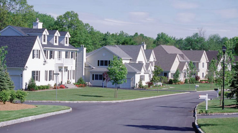 الأثرياء ينزحون عن بيوتهم في الأحياء الراقية من نيويورك. من المصدر