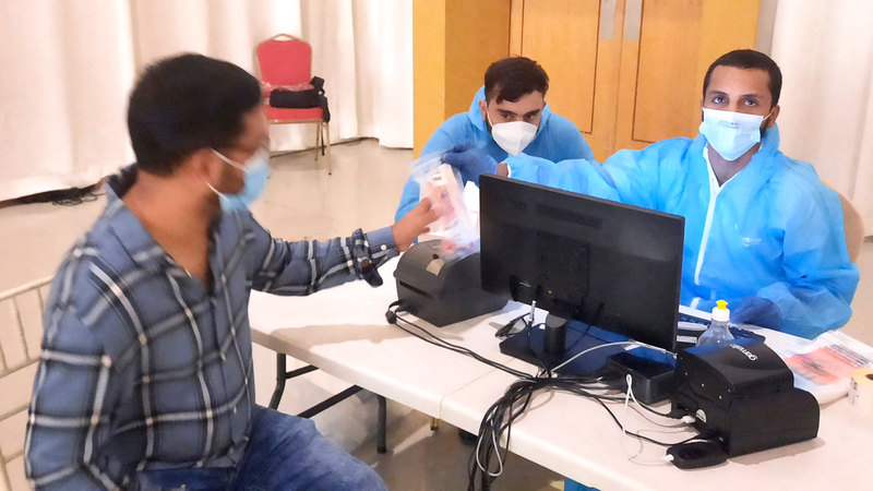 الانتهاء من ترتيبات استقبال المواطنين والمقيمين في عجمان أمس. ■ من المصدر