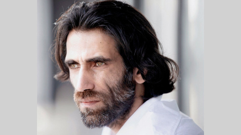 بوشاني وصف رحلته وظروف الاحتجاز في «لا أصدقاء سوى الجبال» المكتوب على هاتفه. ■رويترز