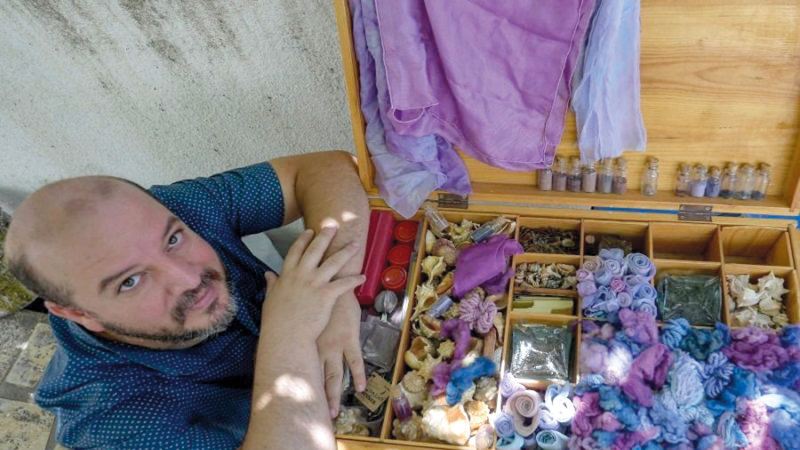 يتحفّظ غسّان على كشف ما تبقى من مراحل الإعداد التي أبقاها القدماء سرية. أ.ف.ب