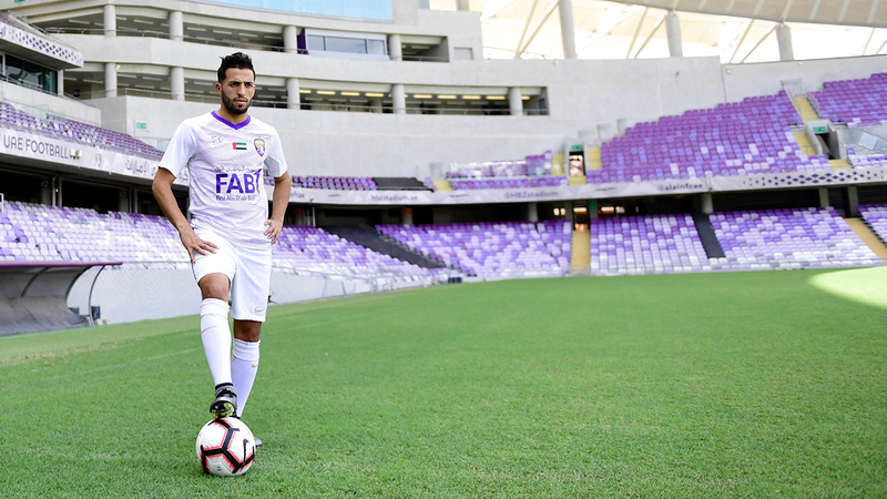 الجزائري عبدالرحمن مزيان فشل في الظهور بمستوى مقنع لجمهور العين الموسم الماضي.  الإمارات اليوم