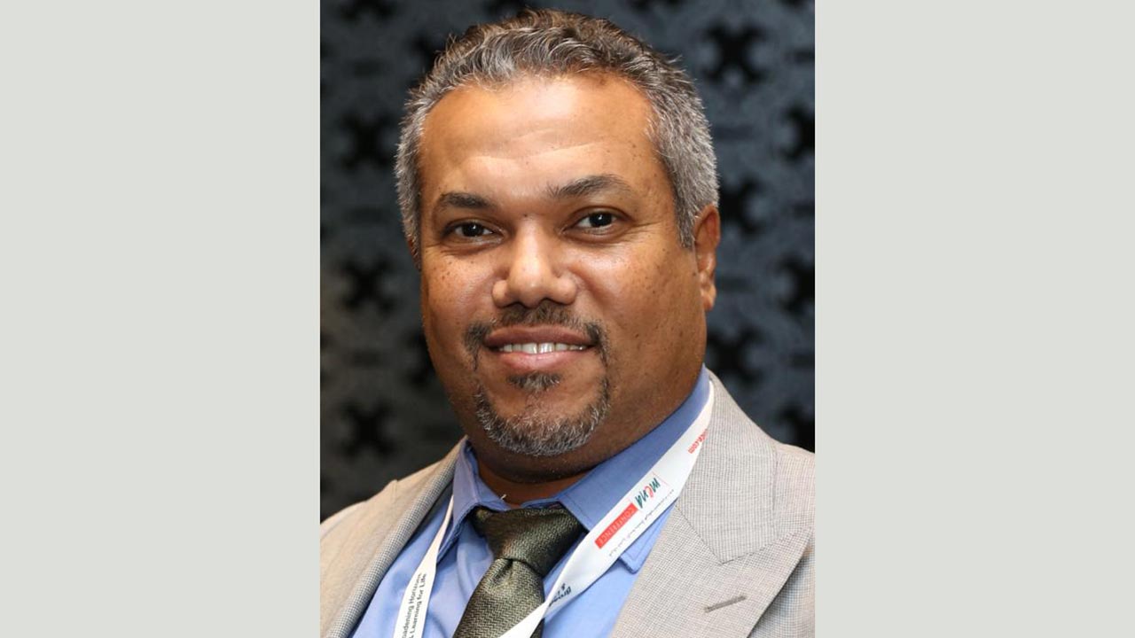 الدكتور خالد عثمان: «استخدام كريمات ومستحضرات تجميل من دون الرجوع إلى الطبيب ينتج عنه كثير من الأضرار الجانبية».